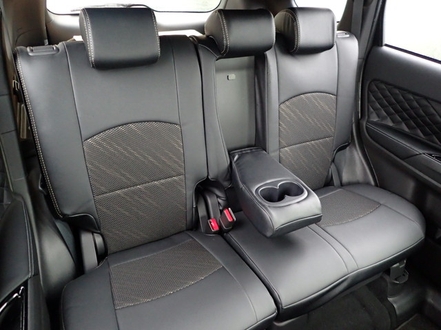 アウトランダー PHEV (EM-7530) - 3