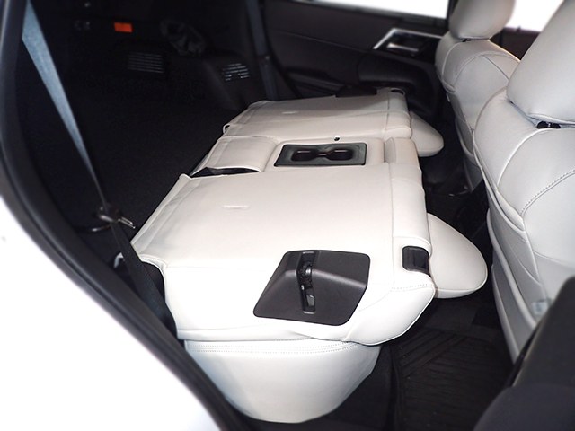 アウトランダー PHEV (EM-7533) - 4